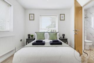 Stylish 4-Bedroom Retreat in Birmingham - 8