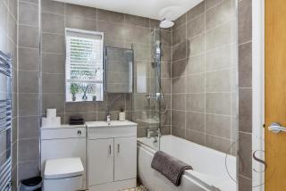 Stylish 4-Bedroom Retreat in Birmingham - 5