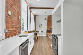 Jennifer's Stylish Downtown Brick Foundry Escape - 4