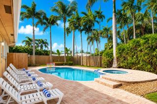 Deluxe Home Heated Pool & Jetted Tub near Beach - 9