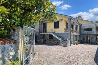 Villa Le Due Rose, up to 10pax with garden in Lunigiana - mytouristhome - 0