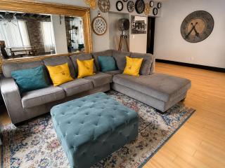 Renovated Detroit 4BR Home | Sleeps 9 - 0