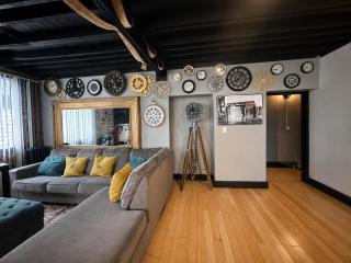 Renovated Detroit 4BR Home | Sleeps 9 - 9