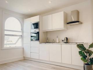 Prime Central Wimbledon - 2 bedroom flat next to Wimbledon Train Station - 8