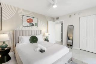 Brickell Bay View Oasis with Pool Hot Tub and Gym - 1
