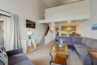 Experience Laid-back Mountain Living at this Townhome w Beach Pool and Spa - 9