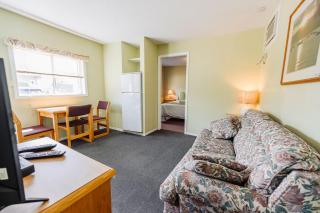 Suite 2 Green Gables Osoyoos 1 Bedroom Main Floor - 5