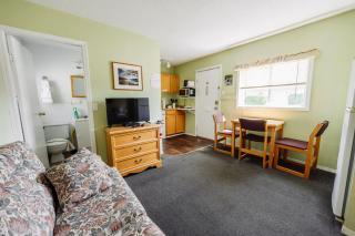 Suite 2 Green Gables Osoyoos 1 Bedroom Main Floor - 1
