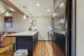 Lakefront retreat with shared pool hot tub & sauna - near shopping & skiing - 3
