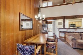 Cozy up with a book or swim in the lakefront pool just minutes from Heavenly - 5