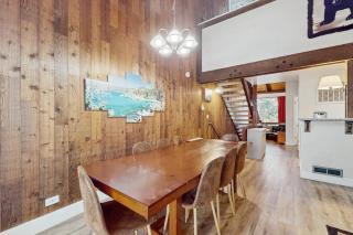 3-story townhome with fireplace pool & private beach access - walk to dining - 7