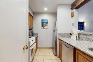 3-story townhome with fireplace pool & private beach access - walk to dining - 4