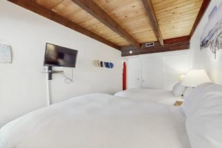 3-story townhome with fireplace pool & private beach access - walk to dining - 2