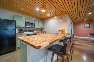 Lake Dock - Hot Tub with Game Room and Guest Suite - 4