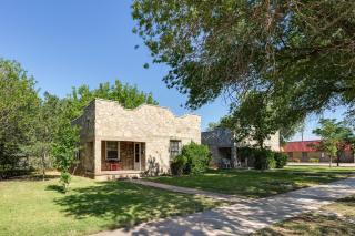 Walk to New Mexico Military Institute! Cozy Escape - 0