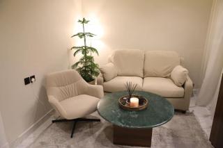 N38 One bedroomand livingroom Hittin neighborhood - 3