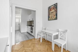 Small Sunny park view apartment - 7