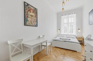 Small Sunny park view apartment - 6