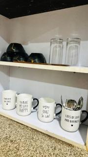 Flat in Malviya Nagar spacious 2 beds for 4 guests - 9