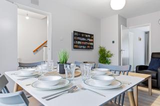 4 Bed House Close To Gatwick Free Parking - 5