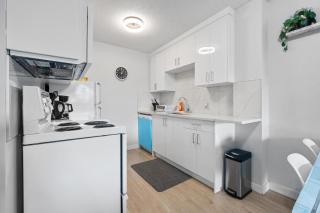 Walk Score 95 Downtown 1BR, Balcony, Parking Incl - 2