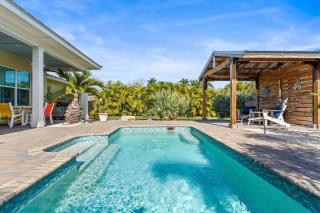 Backyard Oasis Game Room Luxury Heated Pool - 8