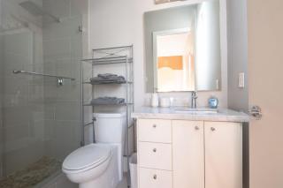 Stylish Townhome with Houston Skyline Views - 2