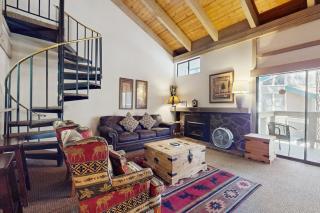 Condo with a Shared Pool Hot Tub Full Kitchen & Private Beach Access - 0