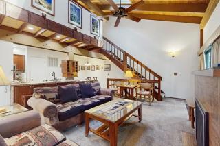 Inviting condo near skiing with lake & beach access pools & hot tubs - 0