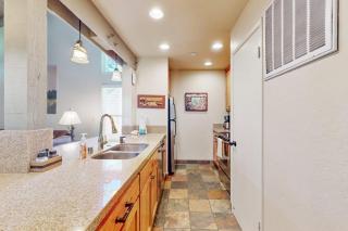 Lakeside condo w free WiFi & a gas fireplace plus a shared pool & hot tub - 5