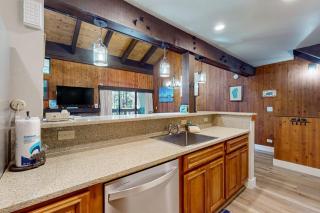 Escape to the lake for luxury amenities near Ski Run Marina & Heavenly - 1