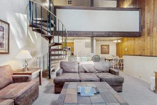 Come ready to explore SLTs outdoor scene at this Lakeland Village townhome - 5