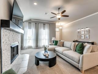 Modern Family Retreat in Midwest City - 0