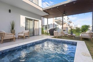NOK Spacious 3BR Villa with Patio By Vistacana - 7