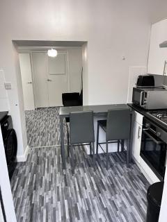 Cozy Two Bedroom Flat 1 Minute from Forest Hill Train Station - 7