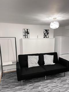 Cozy Two Bedroom Flat 1 Minute from Forest Hill Train Station - 4