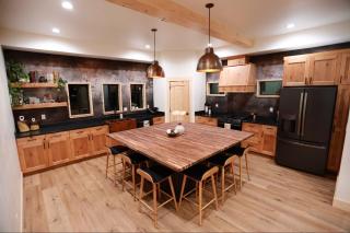 Luxury Mountain Family Retreat with Sauna near Zion & Bryce - 4