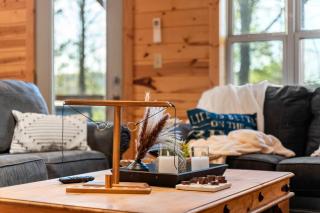 Nature Retreat Near Buffalo River with Hot Tub - 4