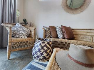 Charming Large Family Room with Private Garden in Polokwane - 8