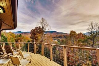 Gatlinburg Cabin Sleeps 8 Hot Tub Fire Pit & Smoky Mountain Views - 0