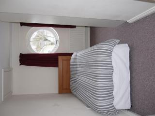 4 Bedroom Haven 10 mins walk to beach - 1