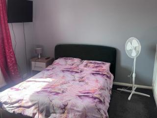 Cozy and Charming Double room with Workspace - 3