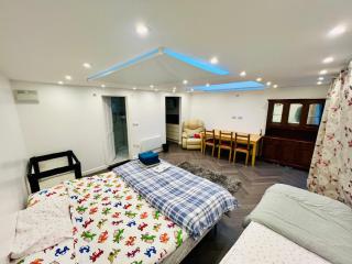 Wimbledon and Morden area -Garden Guest house - 8