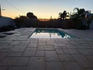 Art pool villa - 9