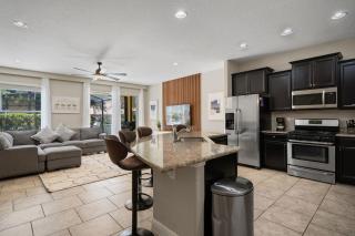 6 Bedrooms 5 Bathrooms Solterra 5271 Ww - 6