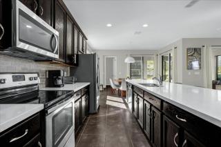 6 Bedrooms 45 Bathrooms Solara 1824 Sp - 1