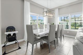5 Bedrooms 4 Bathrooms Storey Lake 3019Pl - 5