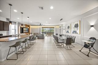 8 Bedroom 6 Bathroom Windsor At Westside 8904Bc - 5