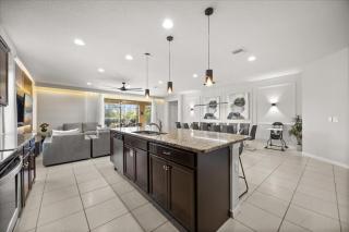 8 Bedroom 6 Bathroom Windsor At Westside 8904Bc - 3