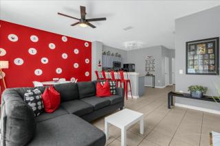 3 Bedrooms 3 Bathrooms Windsor Hills 7658 Kc - 0